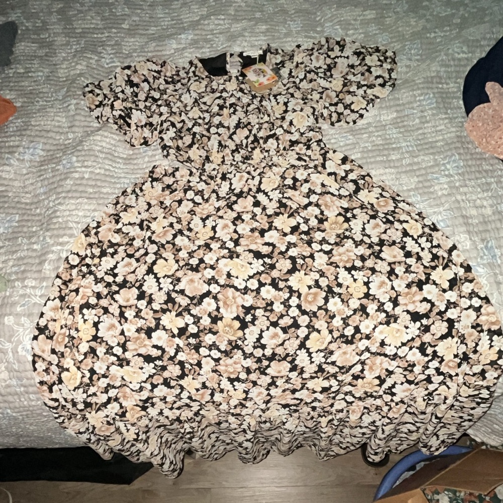 Boutique dress with cutout on back